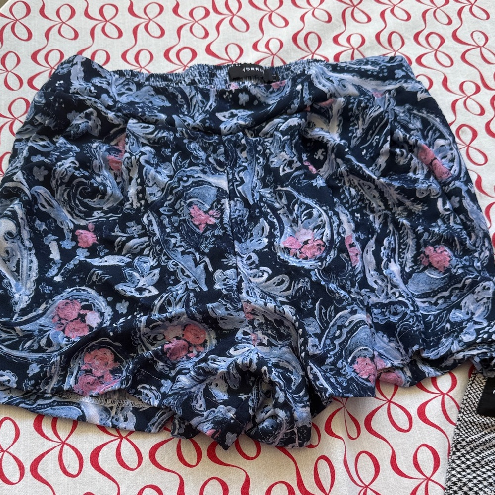 torrid Navy Floral Elastic-Waist Shorts with Pink Accents
